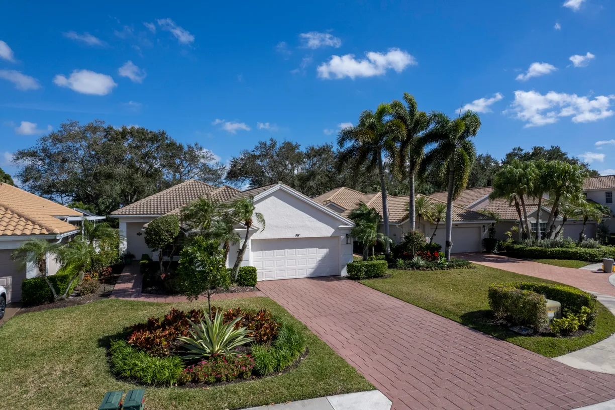 South Florida Real Estate | View 717 Pinehurst Way | Listing