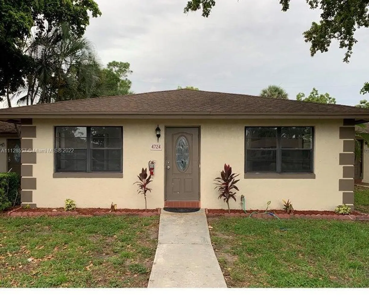 South Florida Real Estate | View 4724 Summit Boulevard | 3 Beds, 2 Baths
