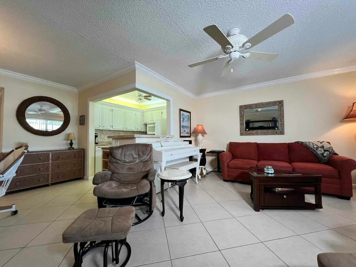 South Florida Real Estate | View 101 Oakridge H | Listing