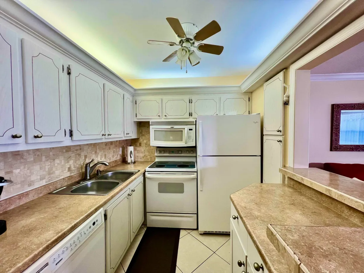 South Florida Real Estate | View 101 Oakridge H | Listing