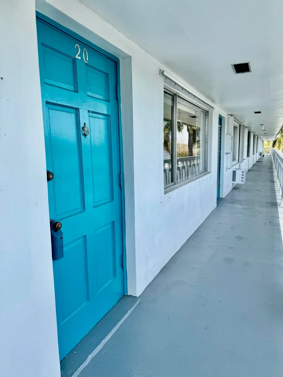 South Florida Real Estate | View 2204 Lake Osborne Drive, 20 | 2 Beds, 1 Bath
