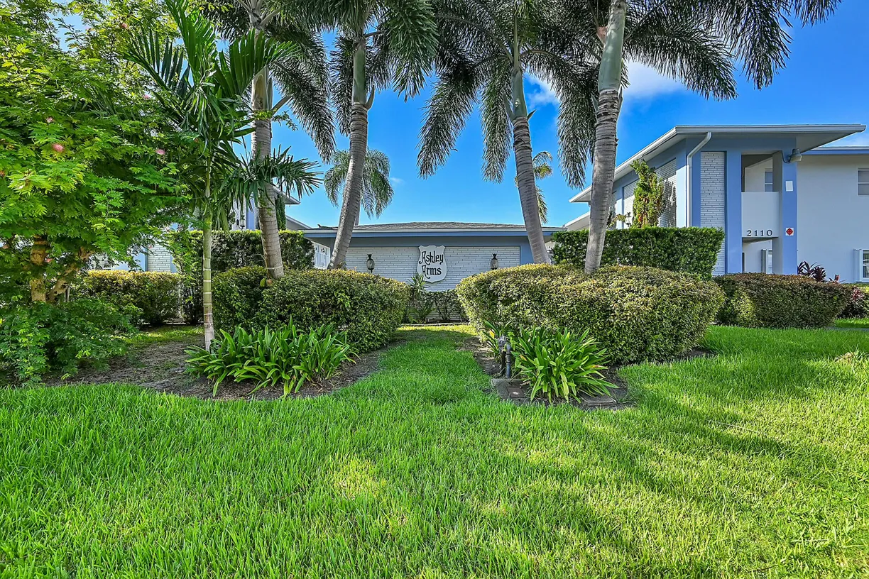 South Florida Real Estate | View 2110 NE 42nd Street, #1b | 2 Beds, 1 Bath