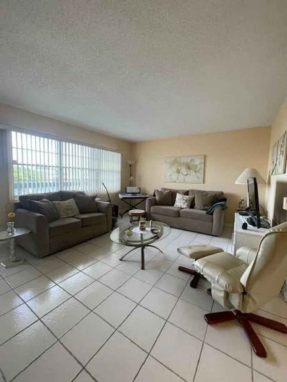 South Florida Real Estate | View 4152 Cambridge G, 4152 | 1 Bed, 1 Bath