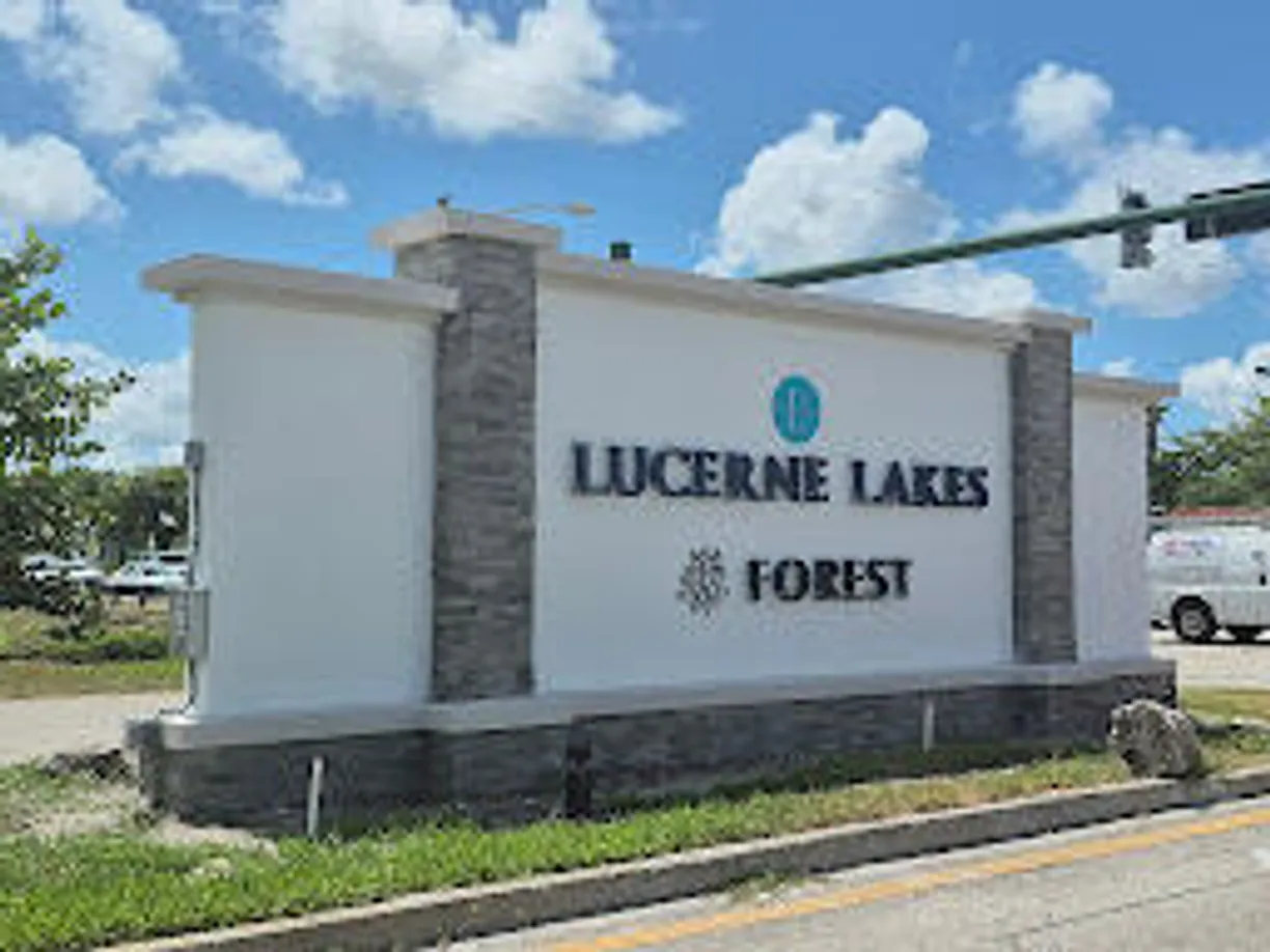 South Florida Real Estate | View 4640 Lucerne Lakes Boulevard, 304 | 1 Bed, 1 Bath