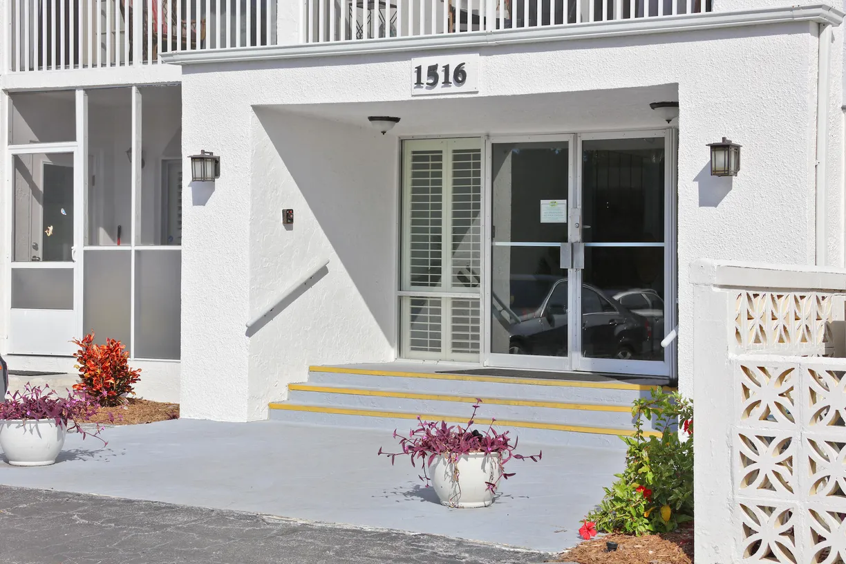 South Florida Real Estate | View 1516 S Lakeside Drive, 318 | 1 Bed, 1 Bath