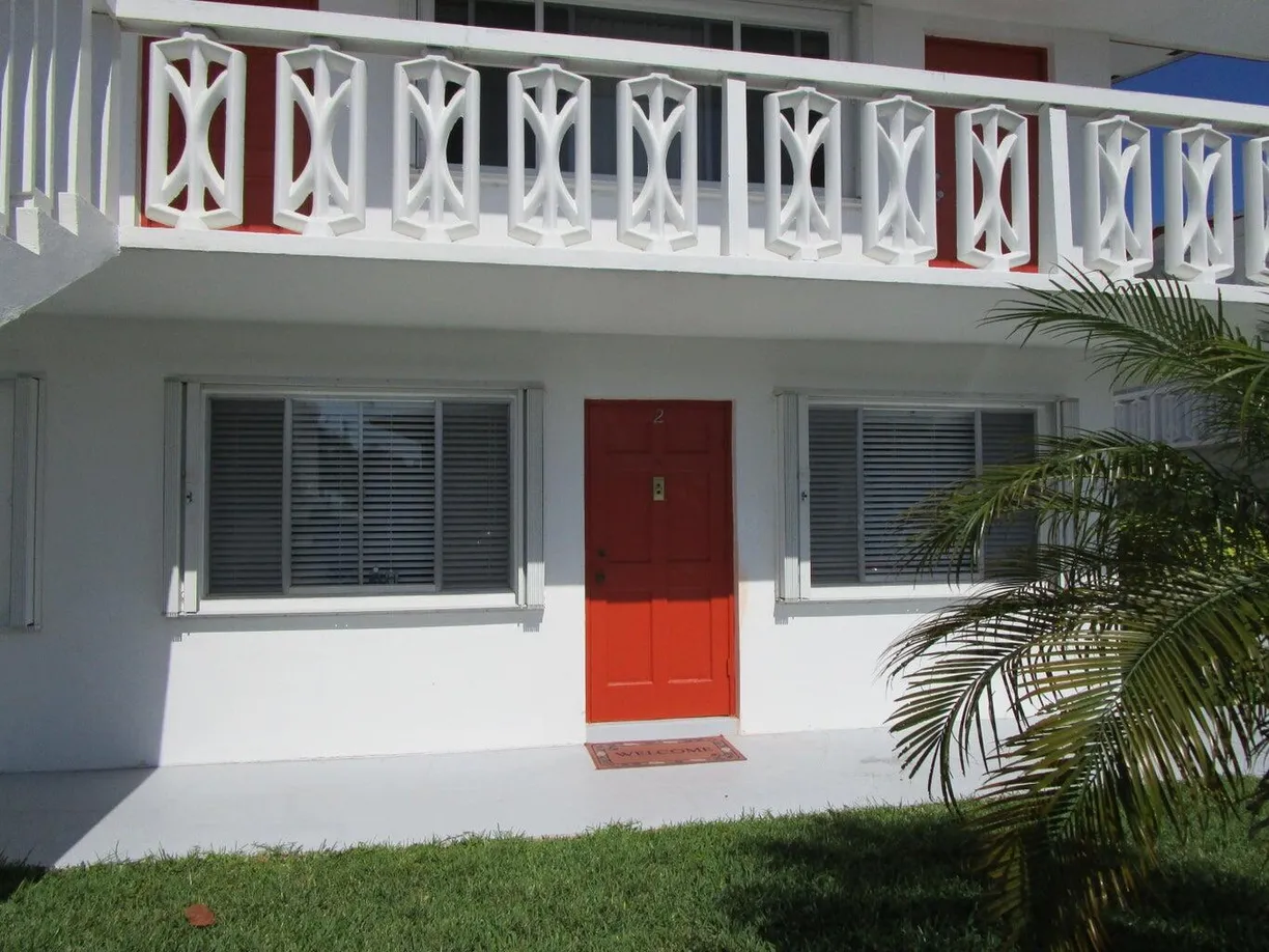 South Florida Real Estate | View 2020 Lake Osborne Drive, 2 | 2 Beds, 1 Bath
