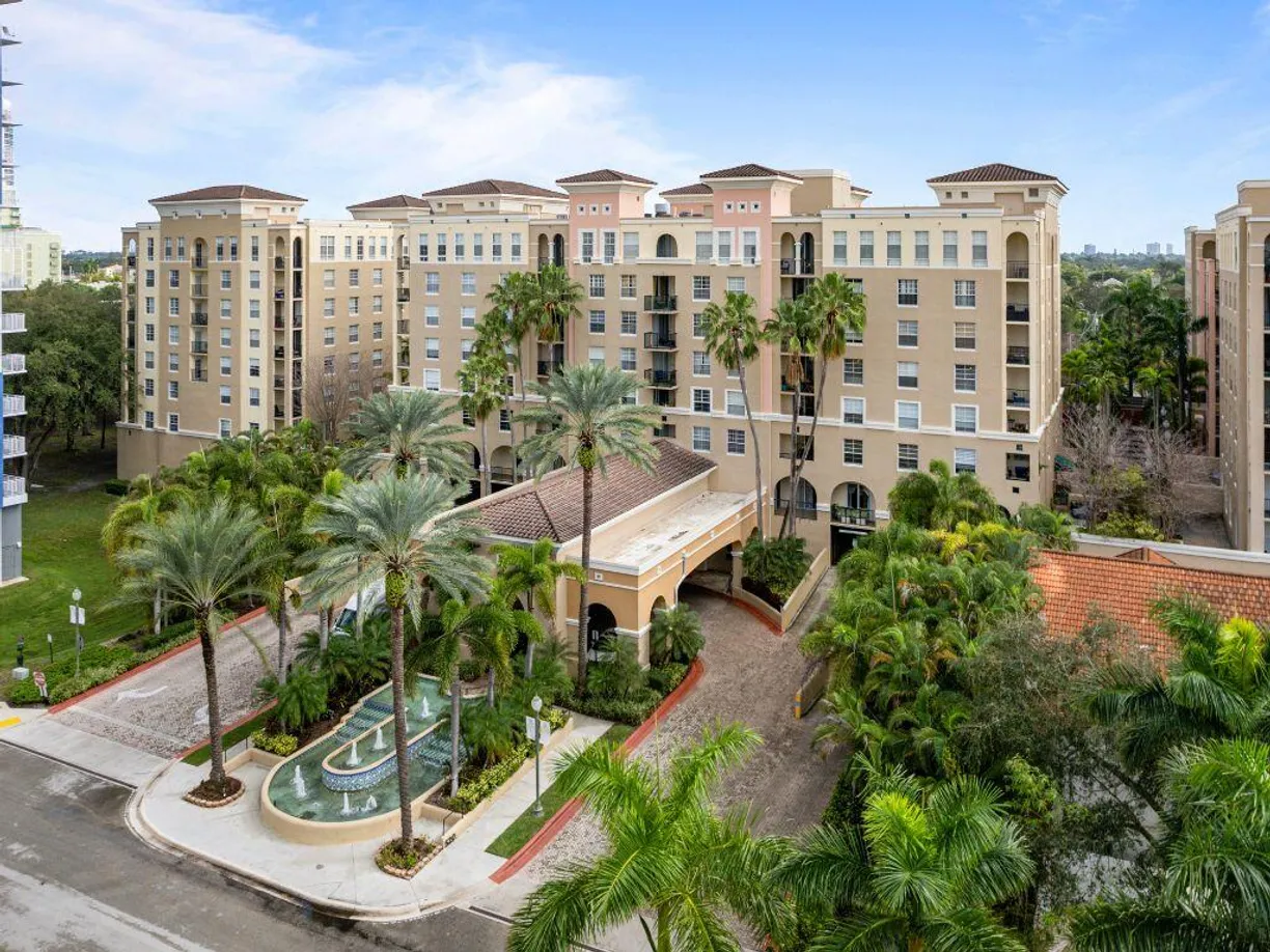 South Florida Real Estate | View 520 SE 5th Avenue, 2204 | 2 Beds, 2 Baths