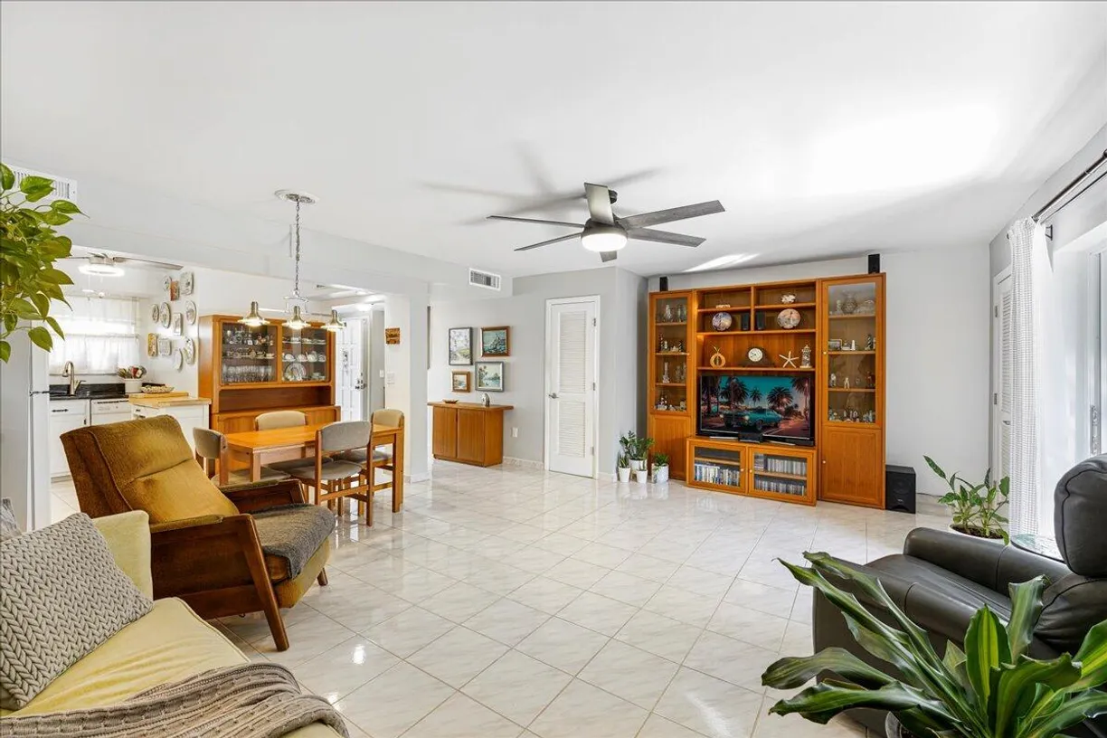 South Florida Real Estate | View 953 SE 10th Street, 6b | Listing