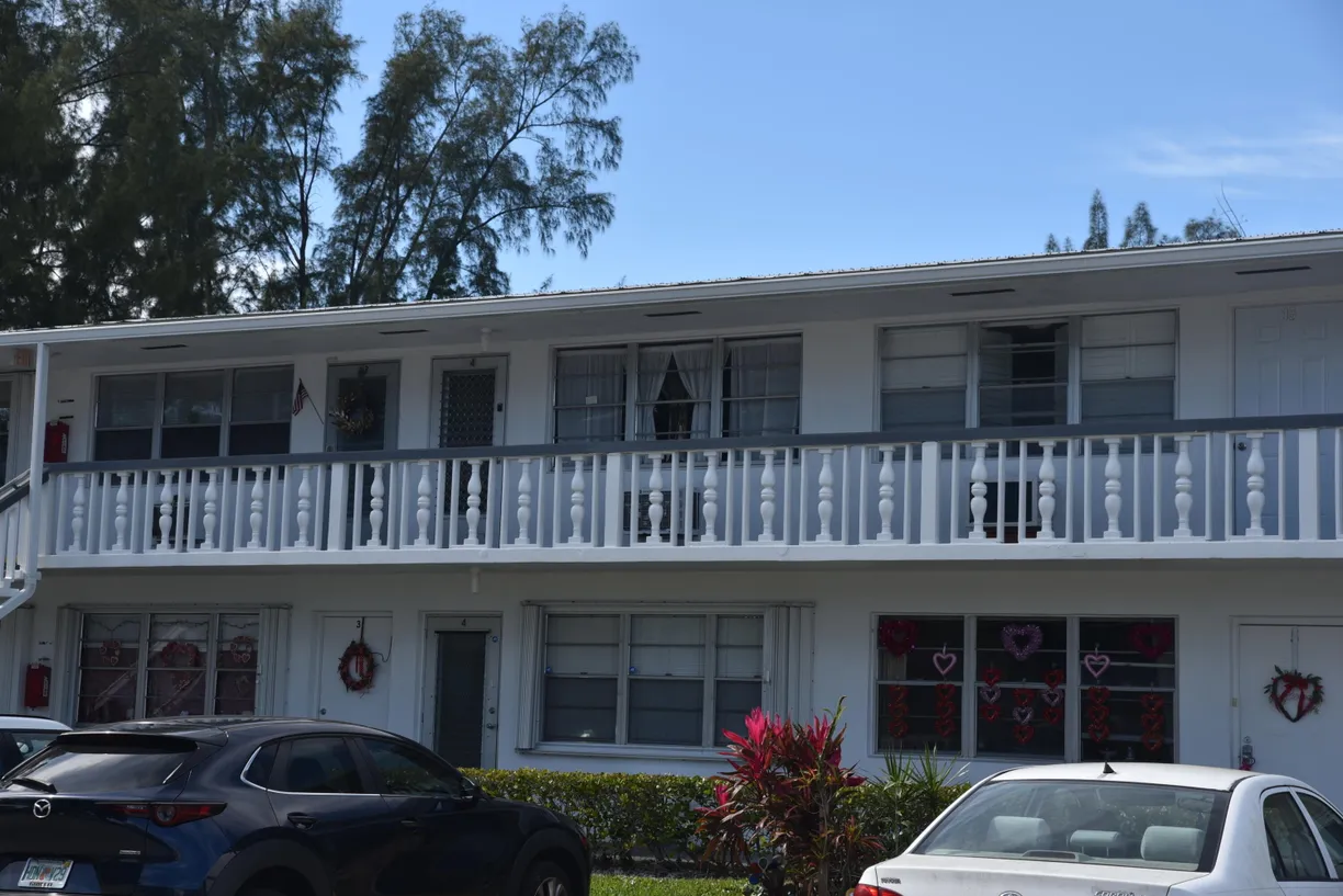 South Florida Real Estate | View 14 Windsor A, 14 | 1 Bed, 1 Bath