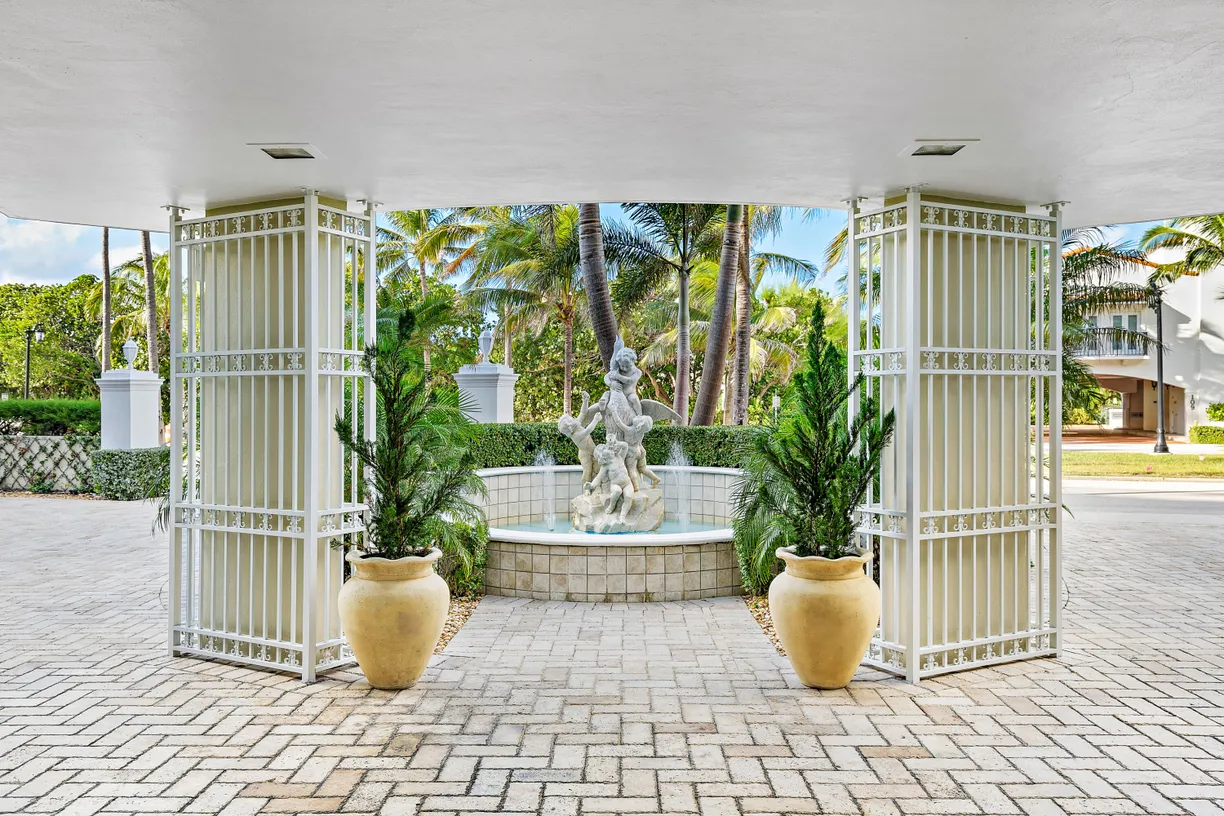 South Florida Real Estate | View 100 Royal Palm Way, D1 | Listing