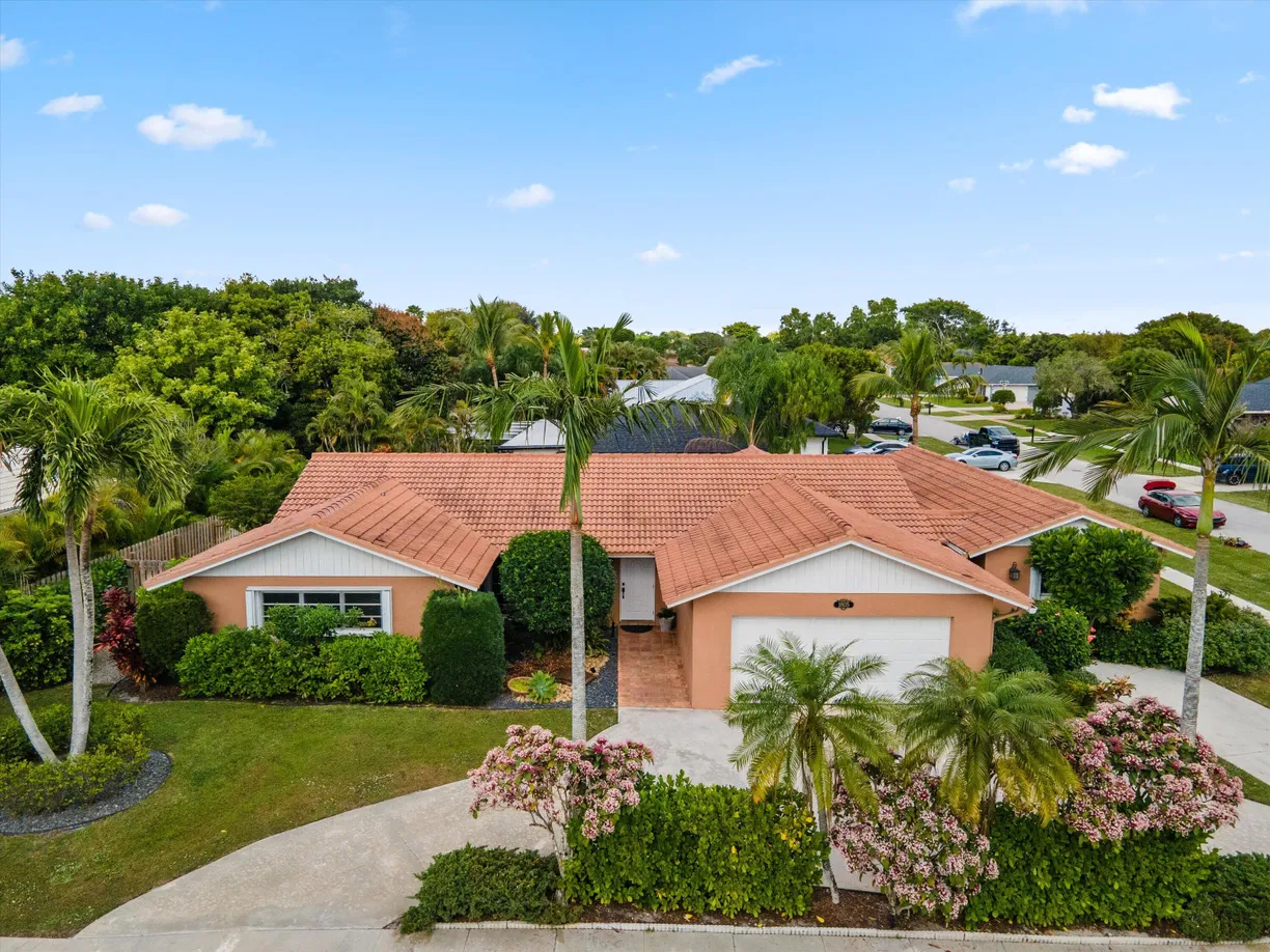 South Florida Real Estate | View 1805 The 12th Fairway | 4 Beds, 3 Baths