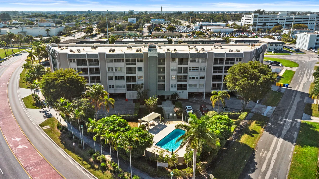 South Florida Real Estate | View 505 Spencer Drive, 208 | 1 Bed, 1 Bath