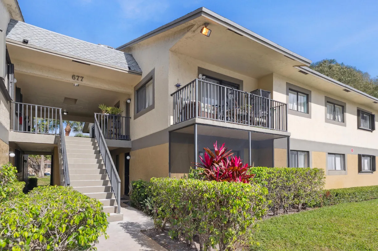 South Florida Real Estate | View 677 Trace Circle, 109 | 2 Beds, 2 Baths
