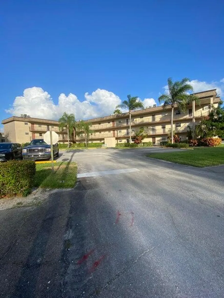 South Florida Real Estate | View 715 Lori Drive, 302 | 1 Bed, 1 Bath