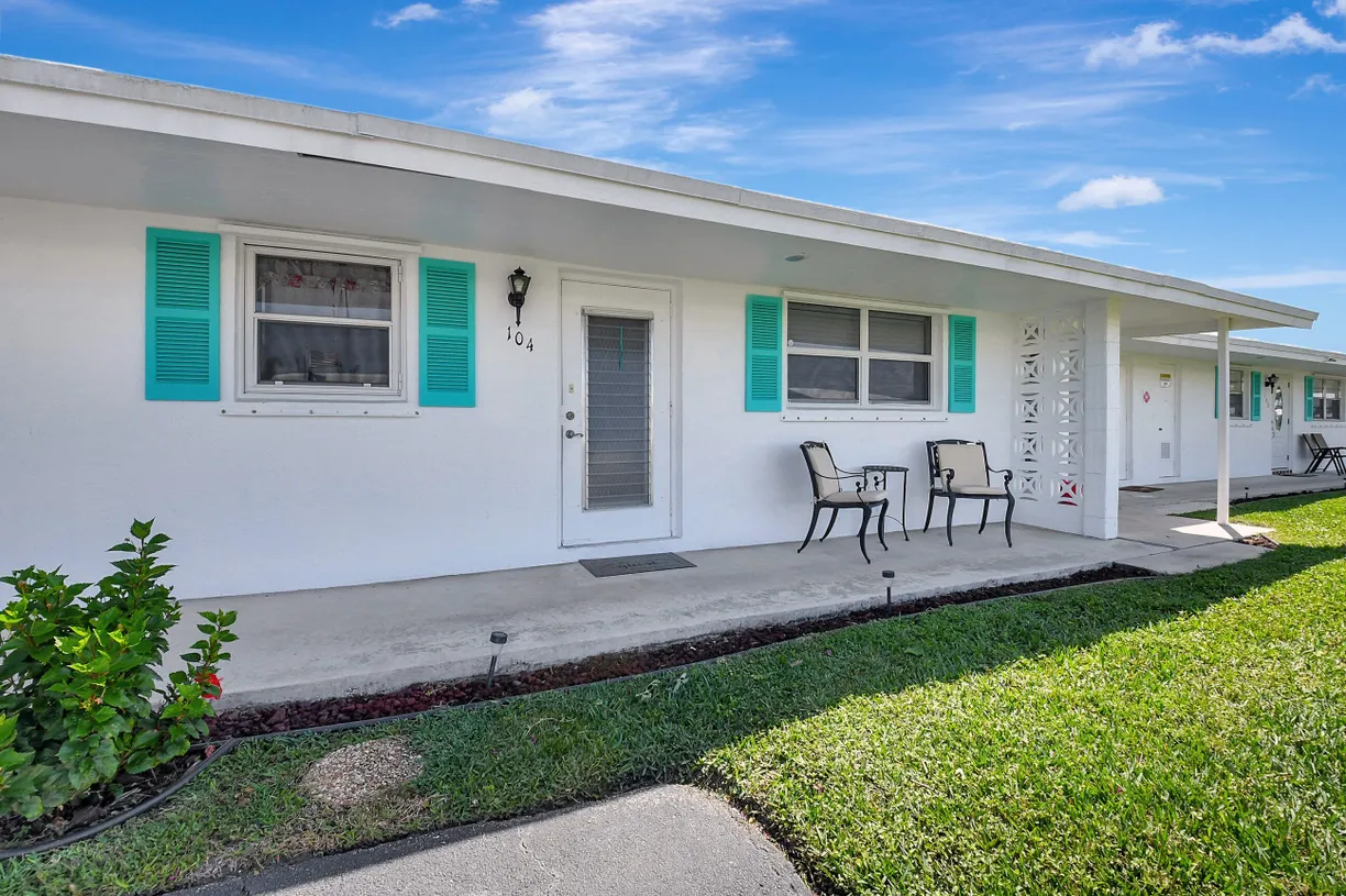 South Florida Real Estate | View 1191 SW Lake Circle, 104 | 2 Beds, 2 Baths