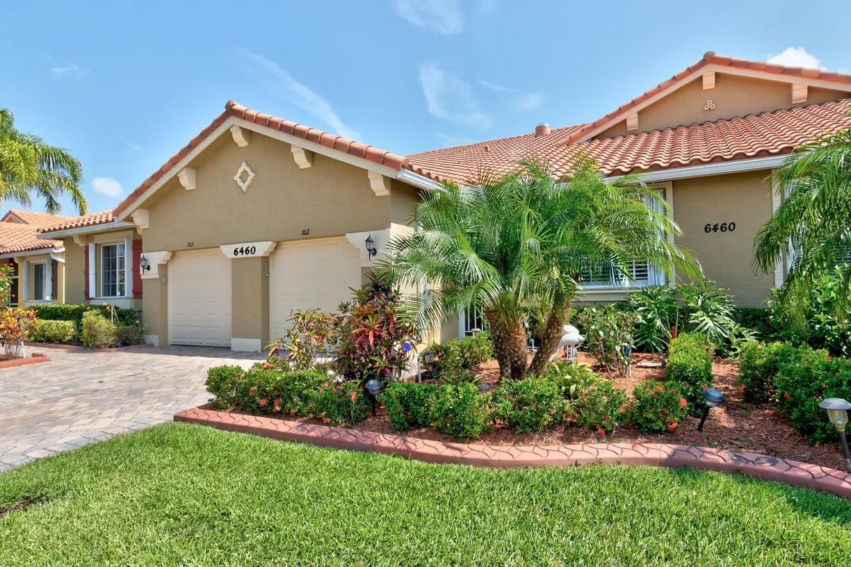 South Florida Real Estate | View 6460 Oxford Circle, 102 | 2 Beds, 2 Baths