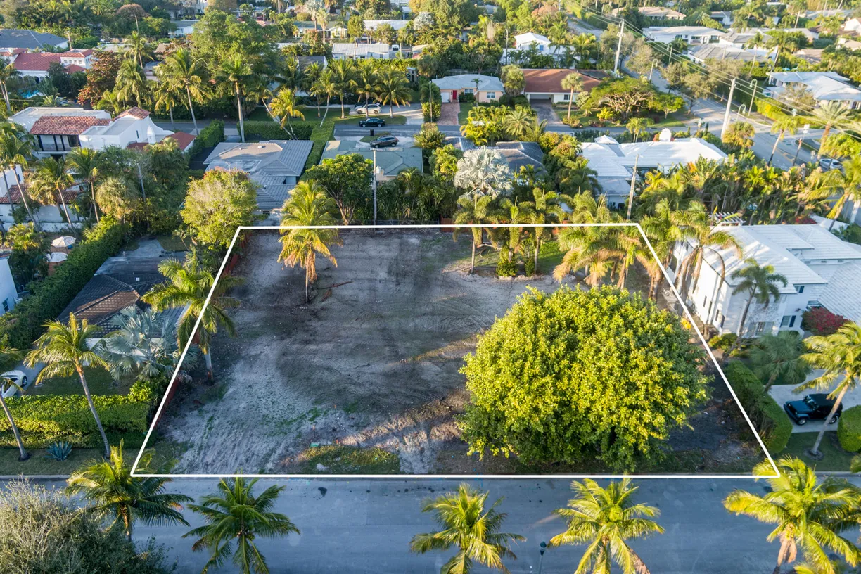 South Florida Real Estate | View 319 E Lakewood Road | Listing