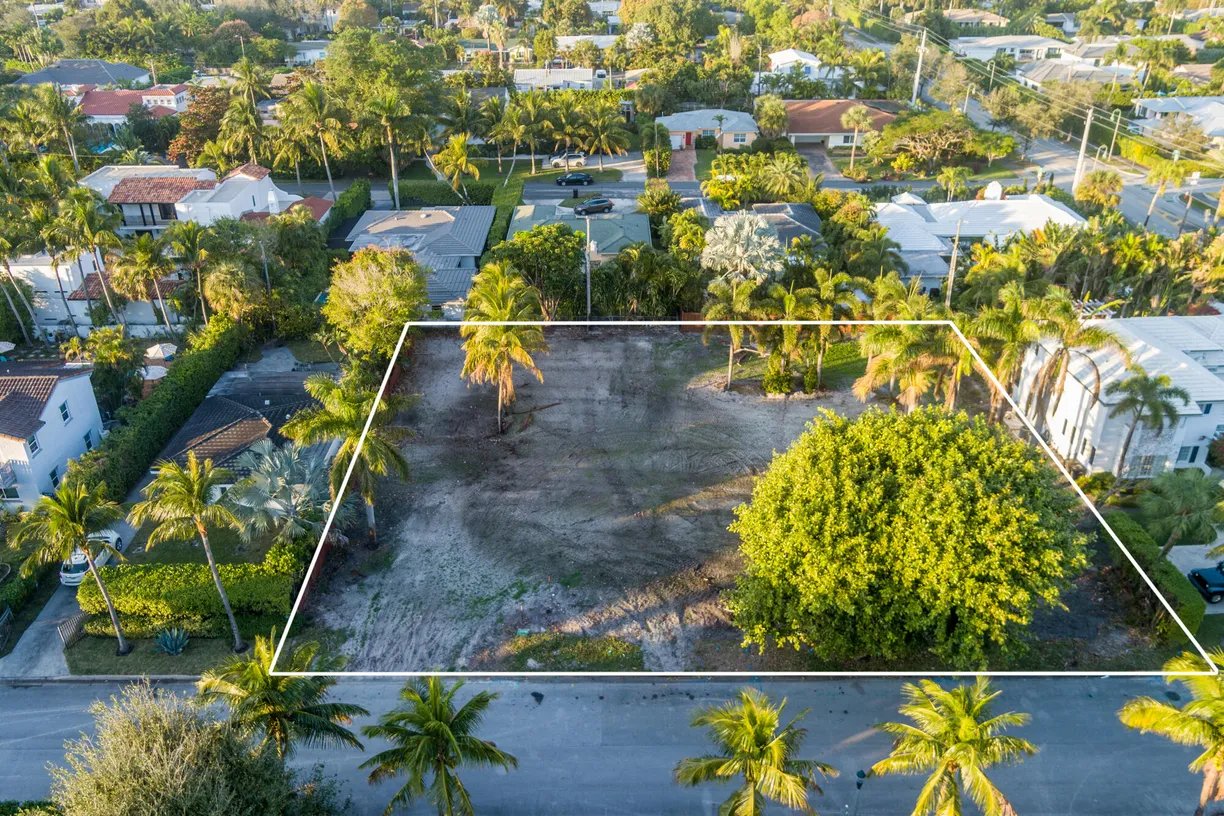 South Florida Real Estate | View 319 E Lakewood Road