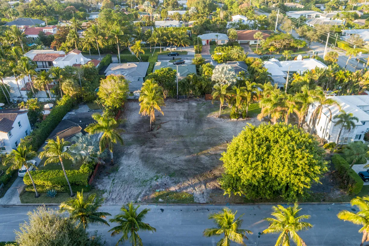 South Florida Real Estate | View 319 E Lakewood Road | Listing