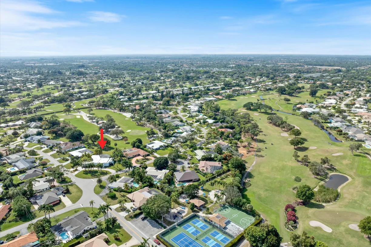 South Florida Real Estate | View 301 N Country Club Drive | 3 Beds, 3 Baths