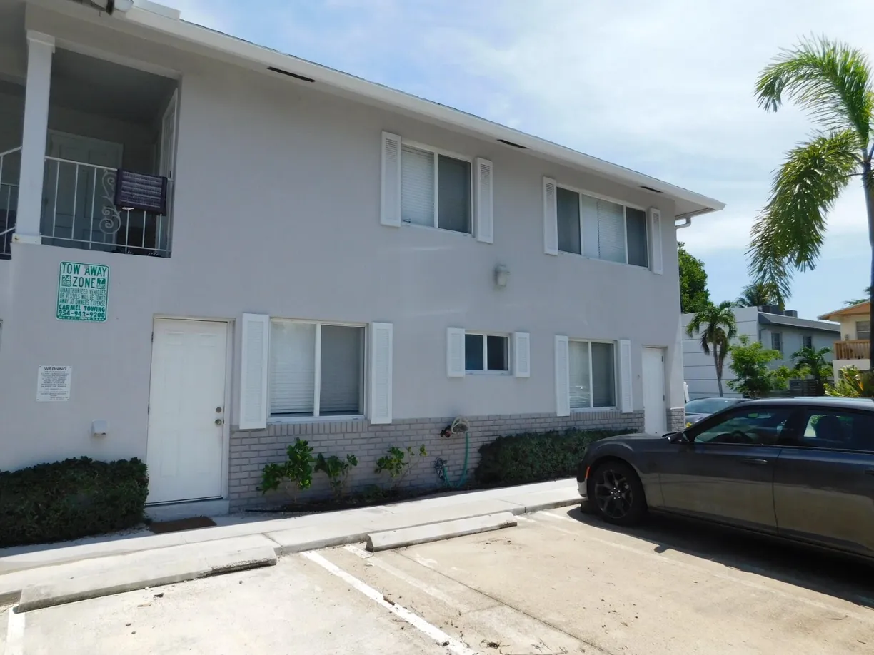 South Florida Real Estate | View 825 NE 6th Street, 2 | 1 Bed, 1 Bath