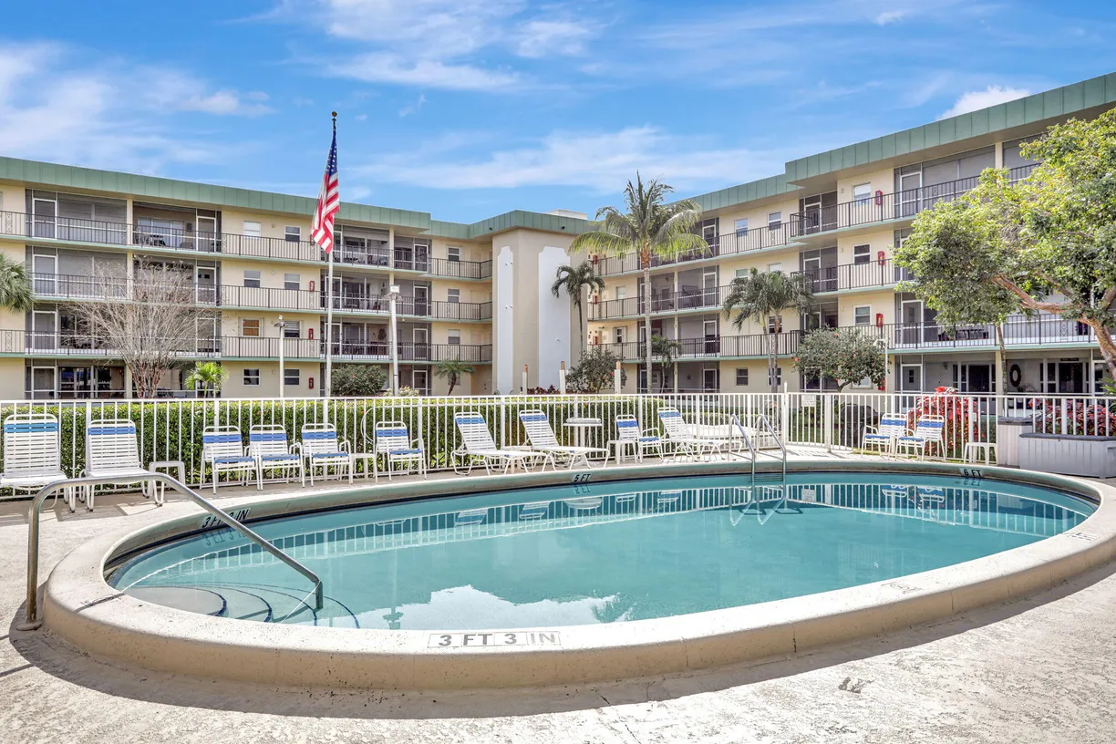 South Florida Real Estate | View 806 SE 7th Street, 403 | 2 Beds, 2 Baths