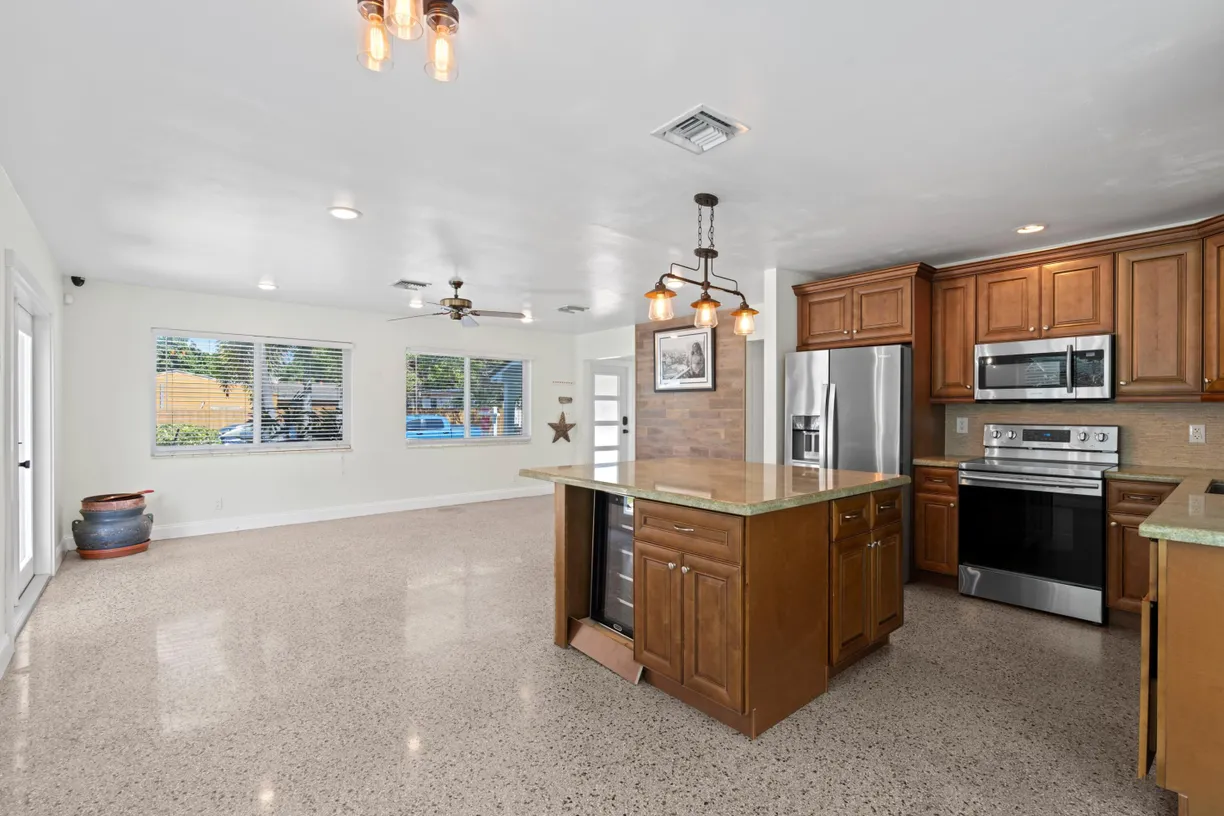 South Florida Real Estate | View 601 SE 3rd Avenue | Listing