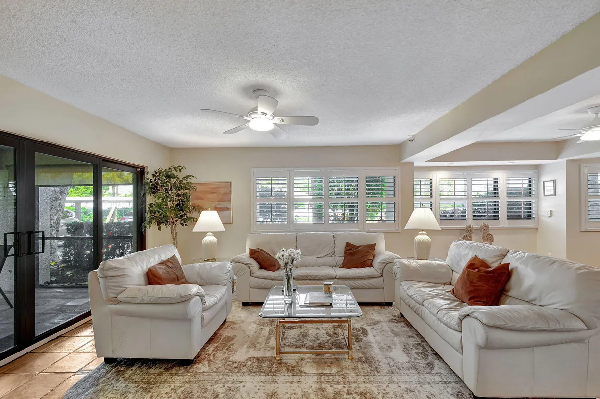 South Florida Real Estate | View 318 Oak Harbour Drive, 318 | Listing