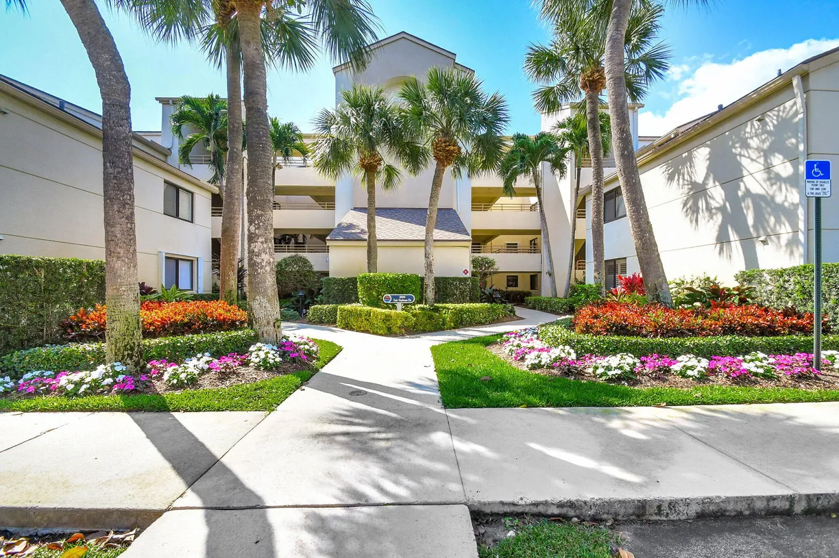 South Florida Real Estate | View 318 Oak Harbour Drive, 318 | Listing