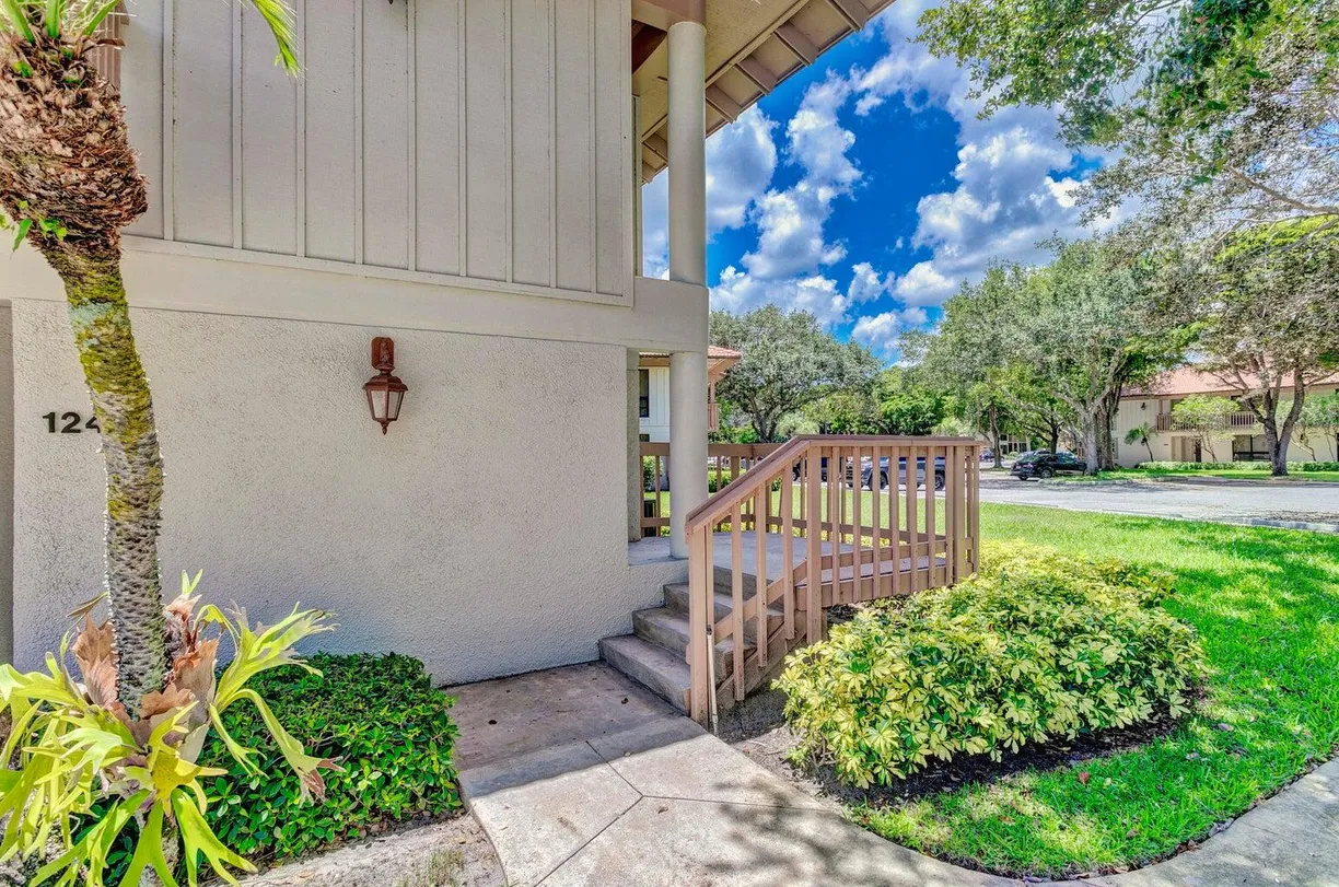 South Florida Real Estate | View 130 Brackenwood Road | Listing