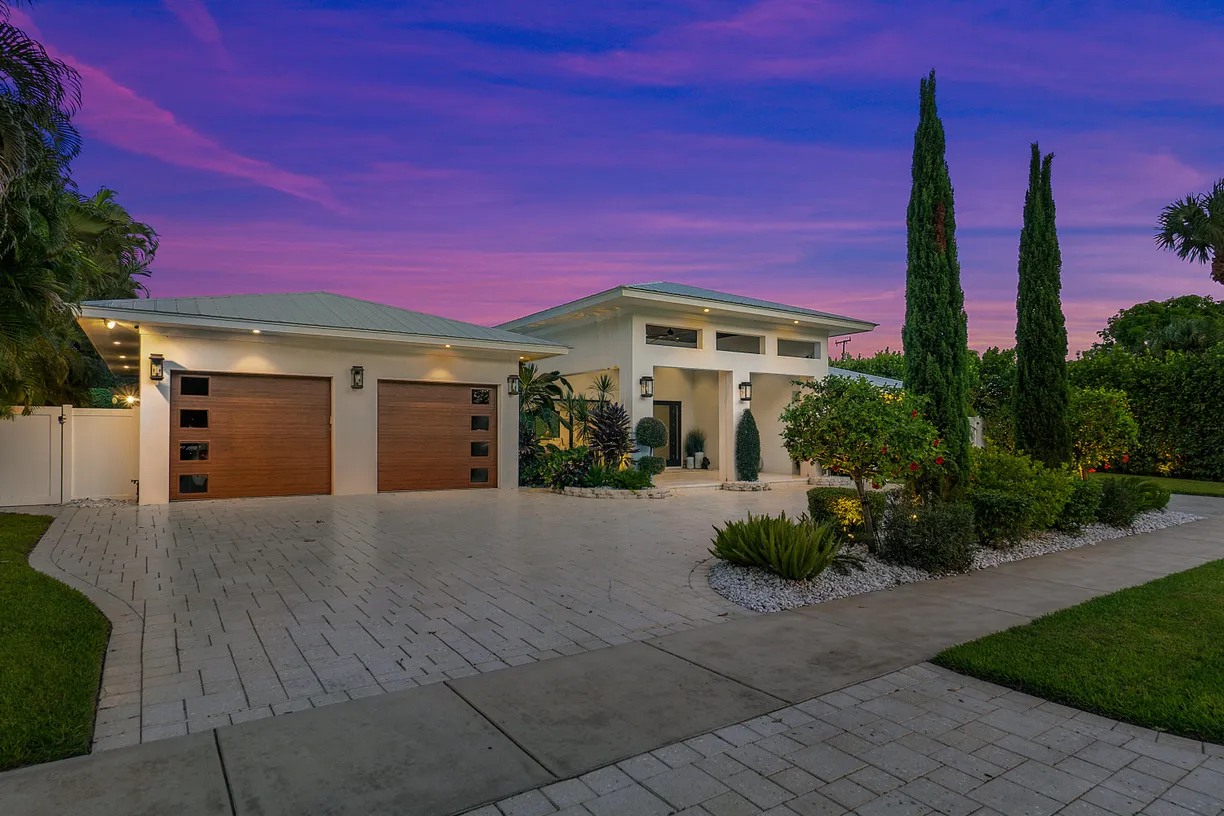 South Florida Real Estate | View 1117 Lake Drive | 4 Beds, 3 Baths