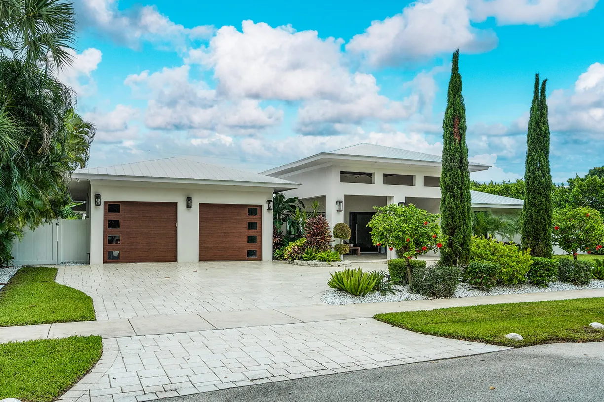 South Florida Real Estate | View 1117 Lake Drive | Listing