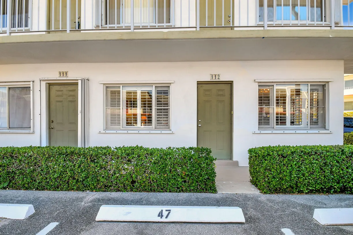 South Florida Real Estate | View 3160 Lake Osborne Drive, 112 | 2 Beds, 1 Bath