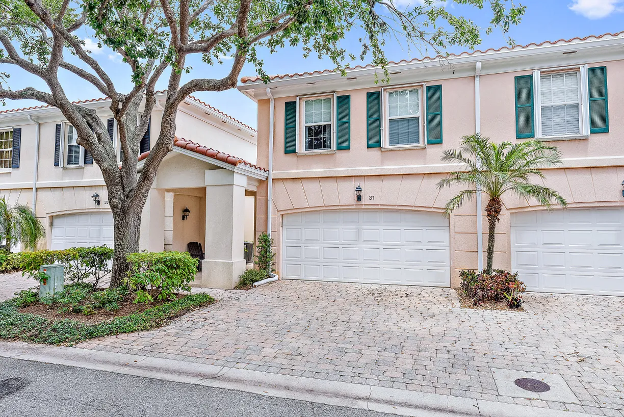 South Florida Real Estate | View 31 Oakland Court | 3 Beds, 2 Baths