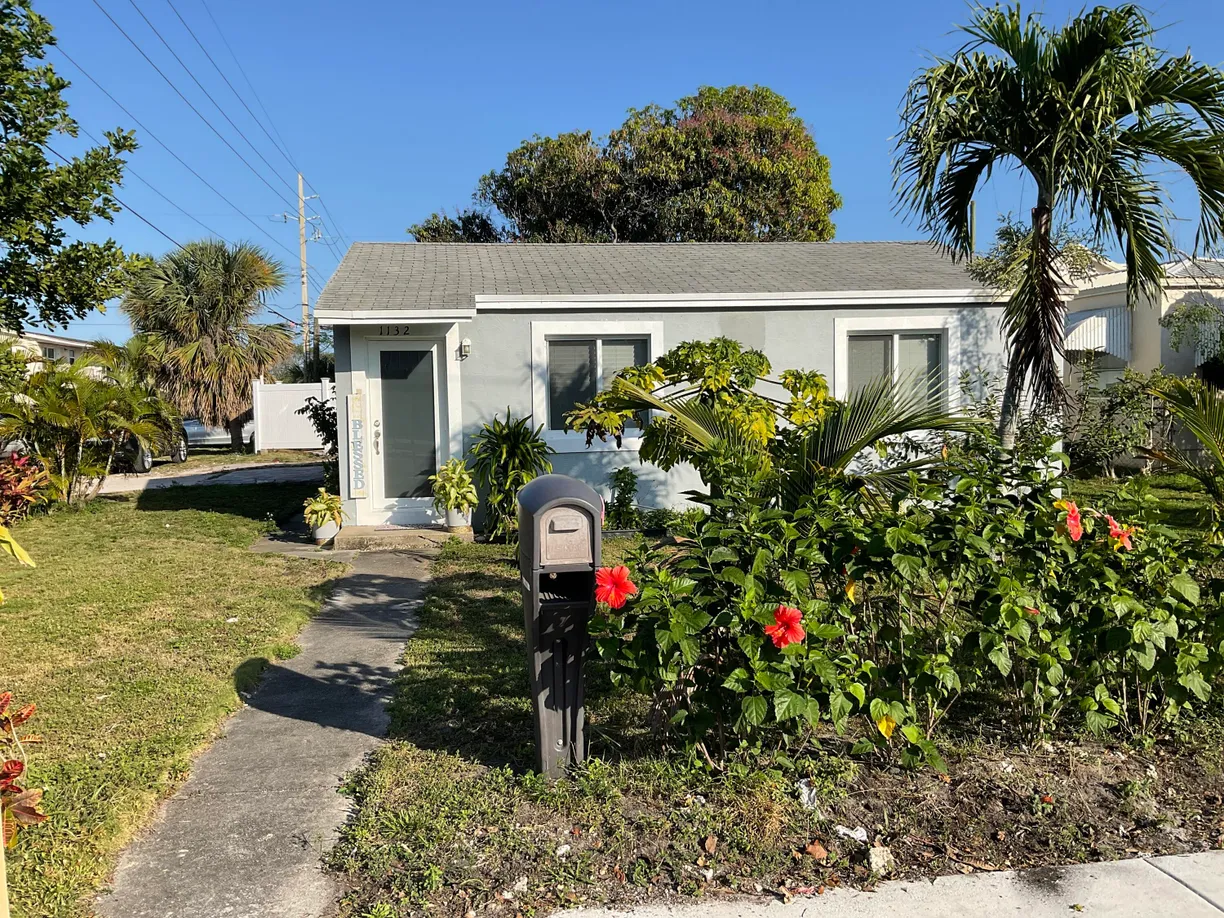 South Florida Real Estate | View 1132 N D Street | Listing
