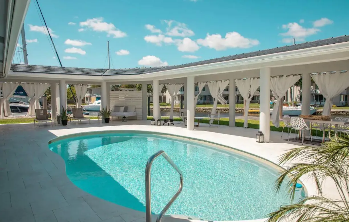 South Florida Real Estate | View 1919 Sunrise Key Boulevard | 4 Beds, 4 Baths
