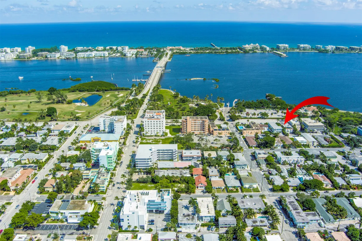 South Florida Real Estate | View 119 S Golfview, 2 | 1 Bed, 1 Bath