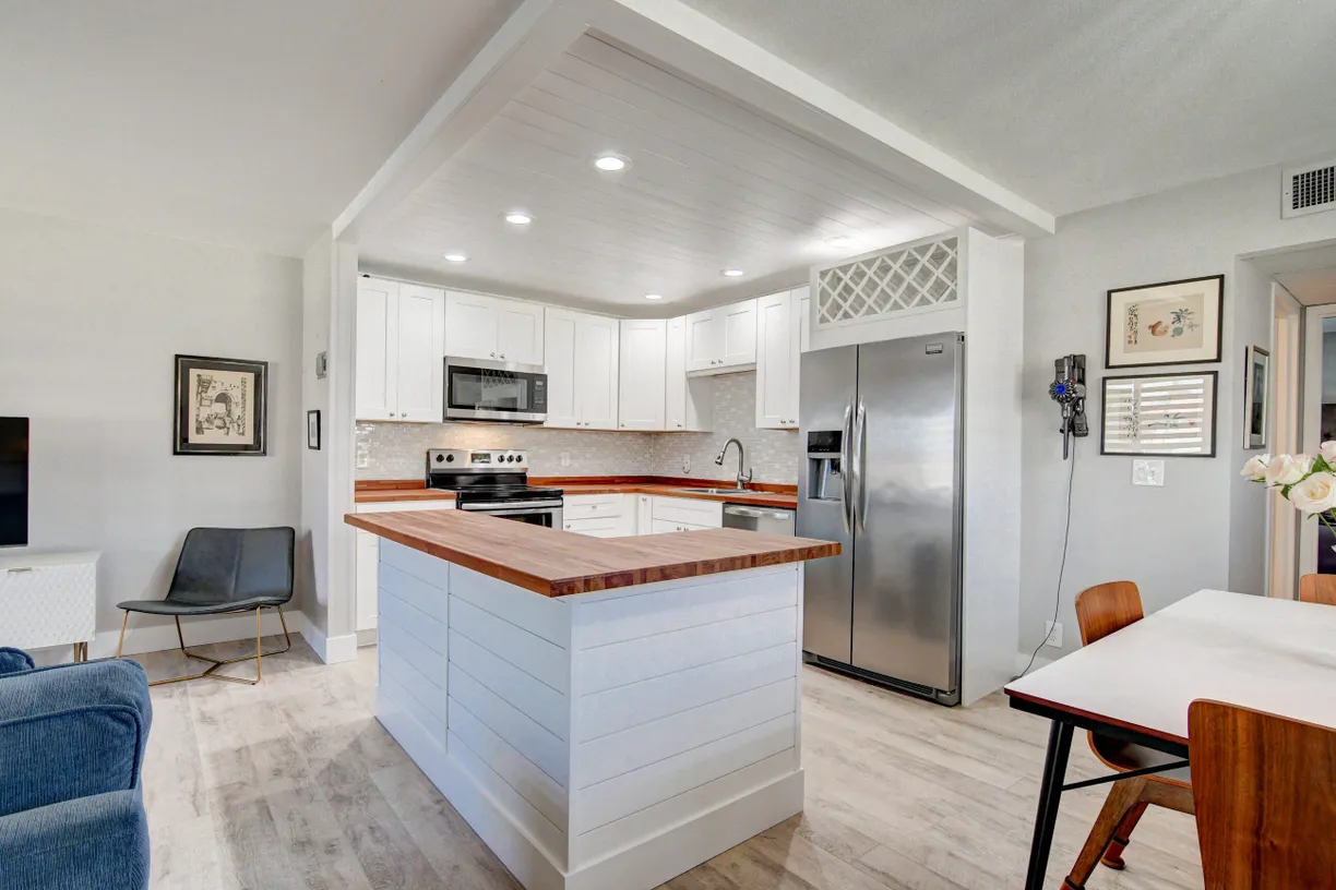 South Florida Real Estate | View 78 Saxony B | 1 Bed, 1 Bath