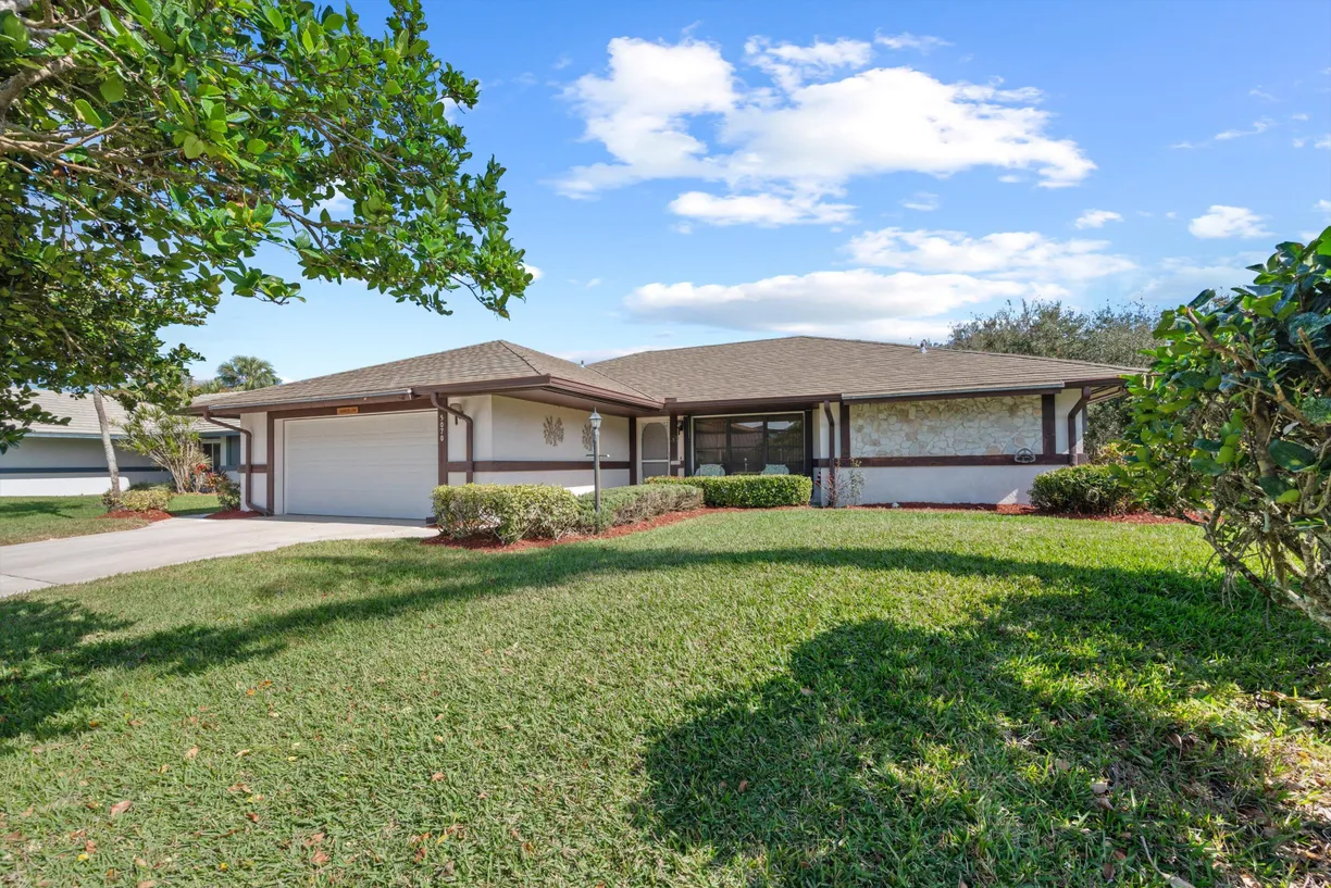 South Florida Real Estate | View 5070 SE Hanson Circle | 3 Beds, 2 Baths