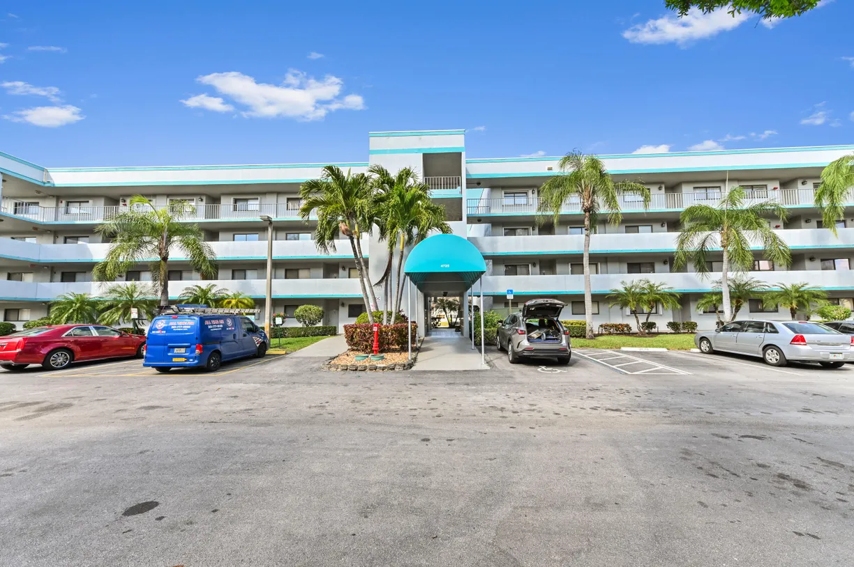 South Florida Real Estate | View 4725 Lucerne Lakes Boulevard, 410 | 2 Beds, 2 Baths