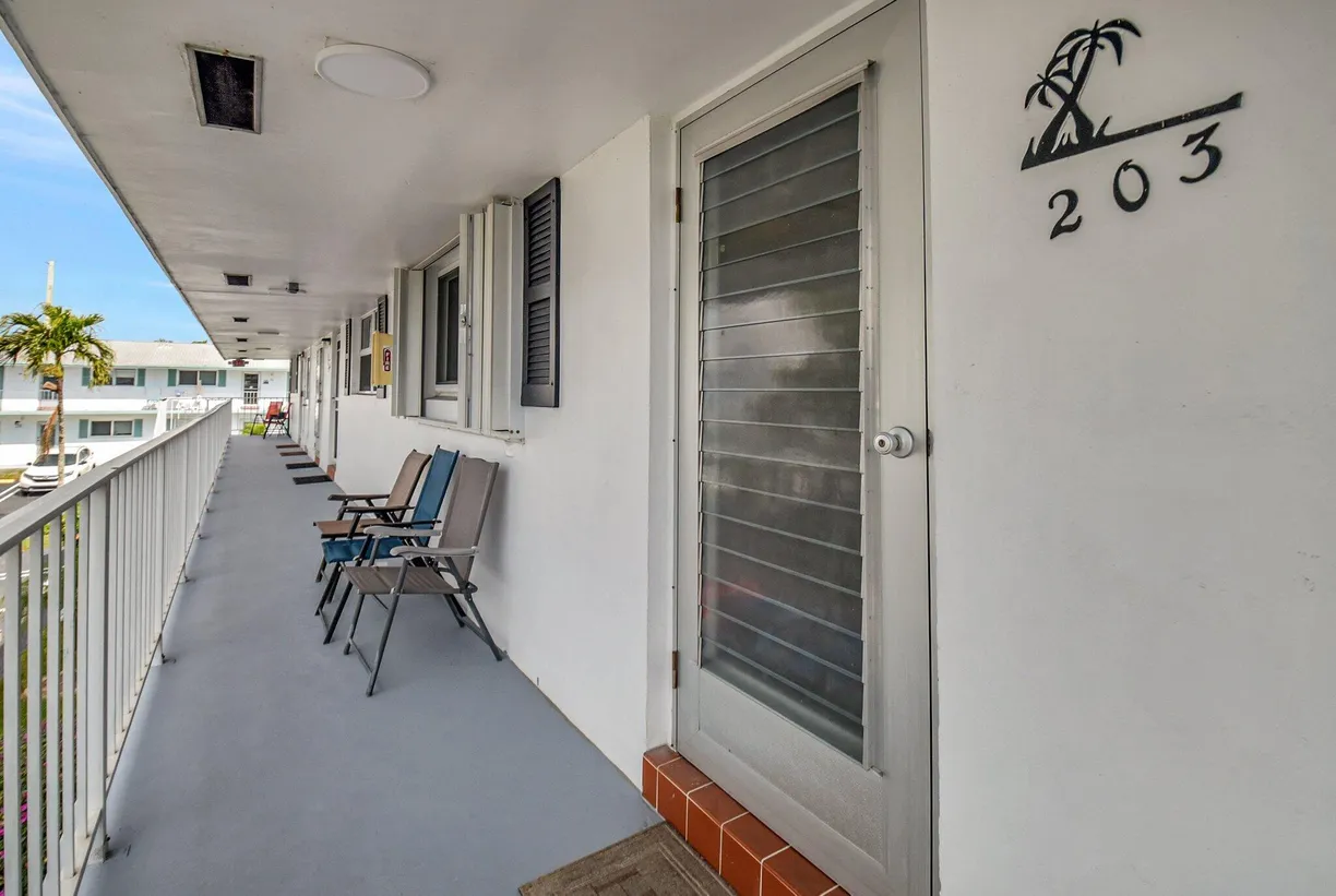 South Florida Real Estate | View 1112 Lake Terrace, 203 | Listing