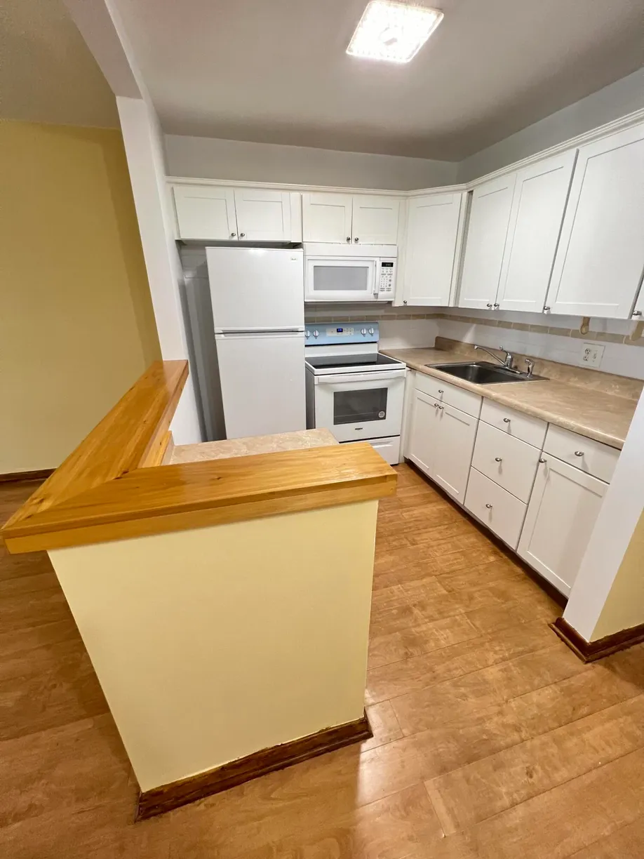 South Florida Real Estate | View 135 Camden F | 1 Bed, 1 Bath