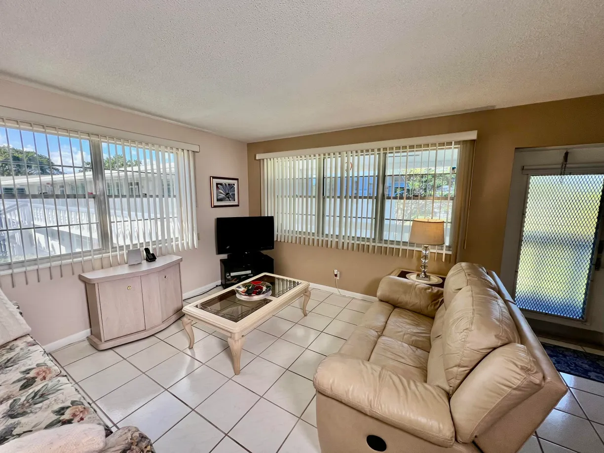 South Florida Real Estate | View 100 Markham | Listing