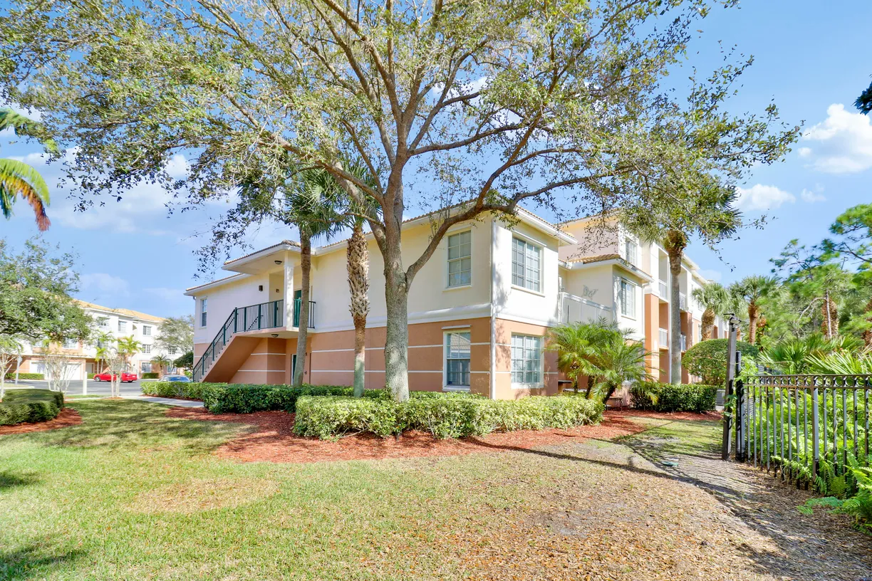 South Florida Real Estate | View 1212 Myrtlewood Circle | 2 Beds, 2 Baths