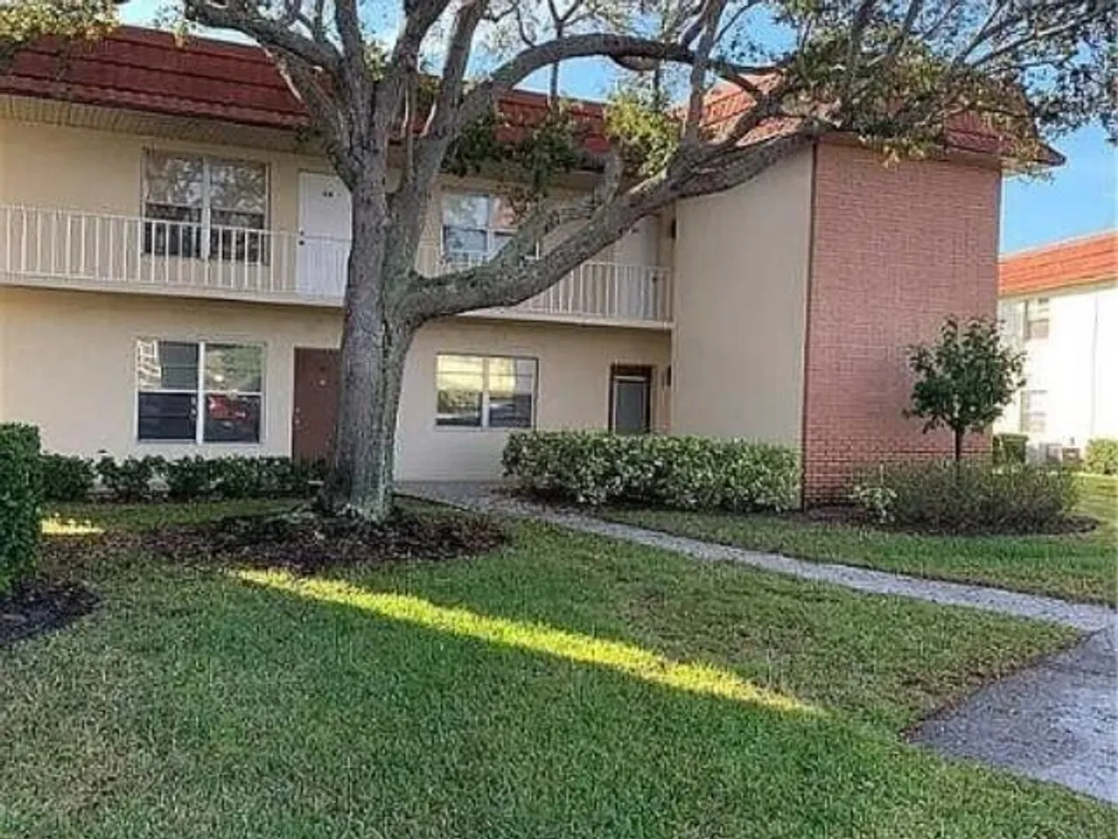 South Florida Real Estate | View 94 Spring Lake Drive, 203 | 1 Bed, 1 Bath