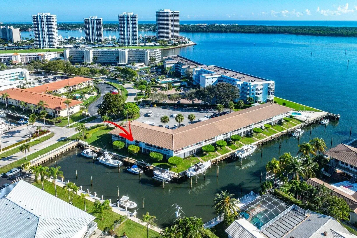South Florida Real Estate | View 68 Yacht Club Drive, 2 | 2 Beds, 2 Baths