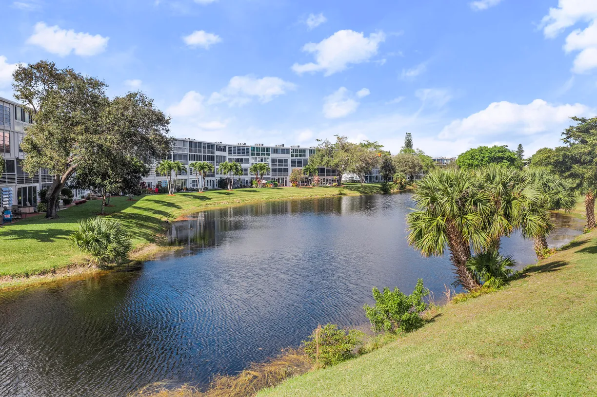 South Florida Real Estate | View 97 Oakridge H, 97 | Listing