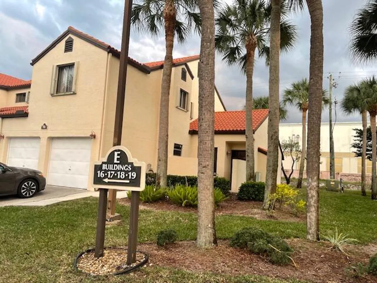 South Florida Real Estate | View 16 Via De Casas Sur, 104 | 2 Beds, 2 Baths