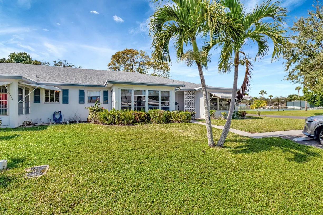 South Florida Real Estate | View 1212 S Drive Way Way, C | 1 Bed, 1 Bath