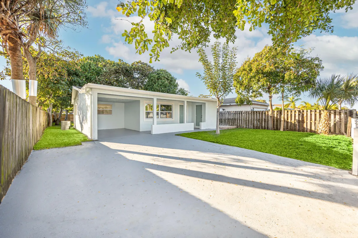 South Florida Real Estate | View 122 SW 10th Avenue | Listing
